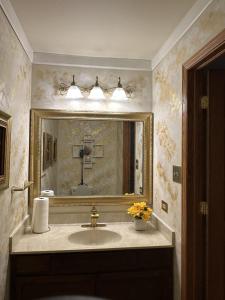 Gallery image of All Dressed Up & Waiting for you Richton Park, Illinois 