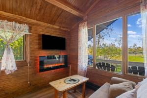 Μια τηλεόραση ή/και κέντρο ψυχαγωγίας στο Chalet cuisine 1 - Domaine de l'Archipel