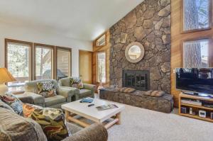 Χώρος καθιστικού στο Ridge Condo 12