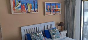 Postel nebo postele na pokoji v ubytování Ocean Vibes Sailor apartment