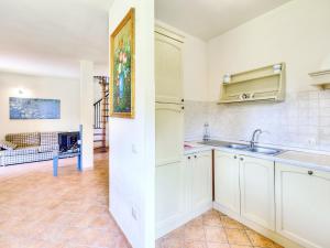 Η κουζίνα ή μικρή κουζίνα στο Gorgeous Holiday Home in Sorano with Swimming Pool