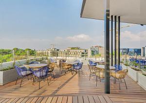 Balkón nebo terasa v ubytování Luxury Executive Apartment at One Rosebank with 2bedrooms and 2 bathrooms