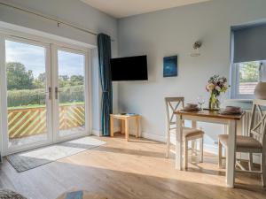 Μια τηλεόραση ή/και κέντρο ψυχαγωγίας στο The Roost