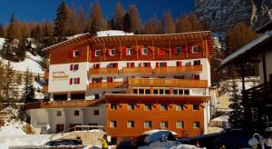 Nespecifikovaný výhled na hory nebo výhled na hory při pohledu z hotelu