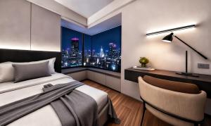 a bedroom with a bed and a window with a city skyline at 和樾 City View Hotel - Guangzhou Taikoo Hui Zhujiang New Town Tianhe Sports Cente-Canton Fair in Guangzhou
