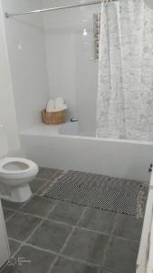 Ένα μπάνιο στο Ella villa negril