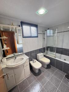 Vannituba majutusasutuses Adosado cerca de la playa y montaña, relax