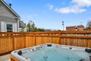 Ảnh trong thư viện ảnh của Heber cutie pets ok hot tub sleeps 5 fire pit ở Heber City