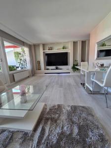 Μια τηλεόραση ή/και κέντρο ψυχαγωγίας στο Apartment, everything close
