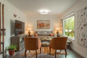 a living room with a couch and a table at Heber base camp sleeps 7 fire pit pets ok AC in Parkview Trailer Court