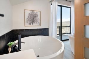 Un baño de 360deg views sleeps 18 hot tub pickleball 54 fotos más