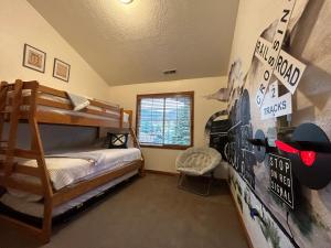 Fotografie z fotogalerie ubytování Alpine chalet sleeps 8 3br2.5ba train tickets v destinaci Mound City