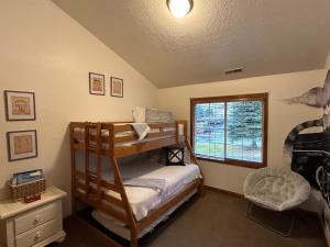 a bedroom with two bunk beds and a window at Alpine chalet sleeps 8 3br2.5ba train tickets in Mound City +47 photos
