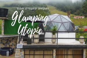 a sign that says dancing unique on top of a building at Glamping Utopie - Bogota in Subía