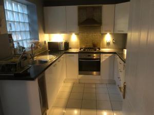 Kuchyň nebo kuchyňský kout v ubytování Very Quite and Comfortable Place