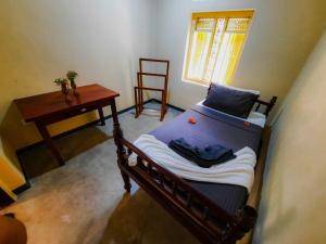 Postel nebo postele na pokoji v ubytování Moms House Dickwella