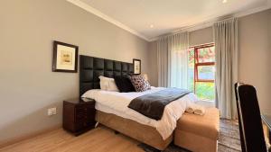 Postel nebo postele na pokoji v ubytování St Peter's Boutique Guesthouse