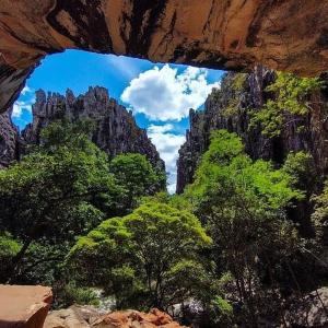 a view of a canyon with trees and rocks at Casa Obra de Arte in Diamantina