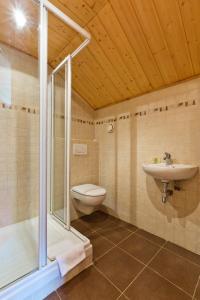 Phòng tắm tại Le Roitelet