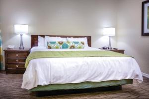 a bedroom with a large bed with two lamps at Club Wyndham Star Island in Kissimmee +62 photos