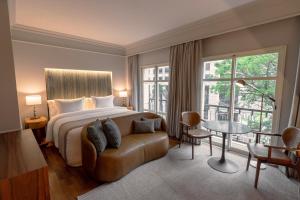 Кровать или кровати в номере Gran Estanplaza Berrini +70 фотографий