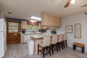 Η κουζίνα ή μικρή κουζίνα στο Corner Pocket +18 φωτογραφίες