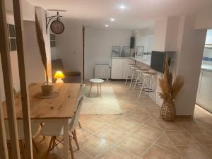 Η κουζίνα ή μικρή κουζίνα στο Las Gaviotas- HOME RENT MALAGA +3 φωτογραφίες