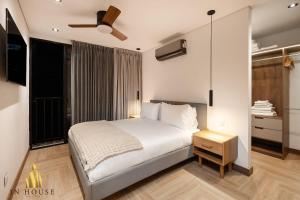 Giường trong phòng chung tại Morph 1501 - Vibrant apt in Poblado/AC/Jacuzzi/BBQ +60 ảnh