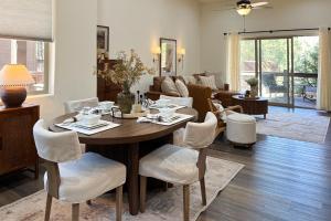 Χώρος καθιστικού στο Less Than 3 Mi to Fool Hollow Lake Show Low Townhome