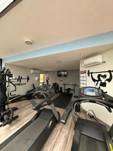 a gym with two treadmills and two ellipticals at Flat Aconchegante no Millenium Hotel in Manaus