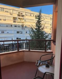 Un balcón o terraza en H Apartment 12 fotos más