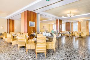 a dining room with tables and chairs at Garner Hotel Vienna - Prinz Eugen by IHG in Vienna