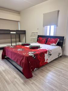 Postel nebo postele na pokoji v ubytování Near Finikoudes Beach 15