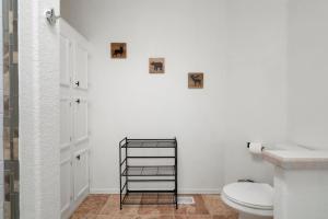 Koupelna v ubytování Family Grand Canyon Pit Stop + 42 fotografií