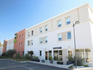 B&B HOTEL Marseille Aéroport Saint-Victoret tesisinin ön cephesi veya girişi