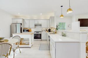 Η κουζίνα ή μικρή κουζίνα στο Wrightwood Cottage