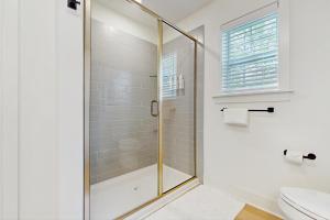 Ένα μπάνιο στο Wrightwood Cottage +12 φωτογραφίες