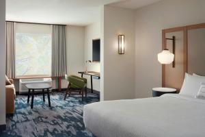 a hotel room with a bed and a desk at Fairfield by Marriott Inn & Suites Detroit Sterling Heights in Sterling Heights