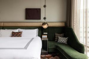 Ένα ή περισσότερα κρεβάτια σε δωμάτιο στο The Tess, Autograph Collection +43 φωτογραφίες