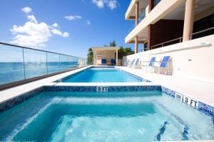 Πισίνα στο ή κοντά στο SeaDreams 5 - Luxury Condo with Shared Pool, Hot Tub, Rooftop Lounge