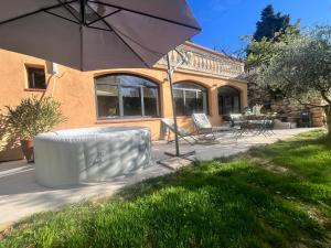 Κήπος έξω από το Aix-en-Provence, Cosy studio au calme de la campagne avec Spa et Clim