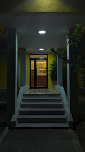 Muka bangunan atau pintu masuk Motel 111