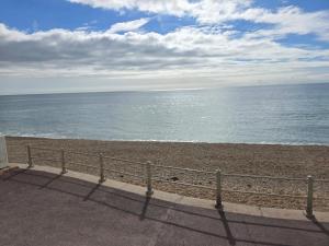 a view of the ocean from the beach at MJ Rooms, St Leonads on Sea, Hastings UK in Hollington