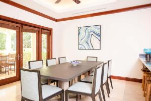 Gambar di galeri bagi Casa Luna 15 - Gated Seaside Village with Shared Pool, Jacquzi, & Beach Cove di George Town +20 gambar