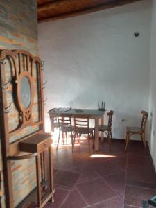 a dining room with a table and chairs at Alojamiento Madariaga 224 in Goya