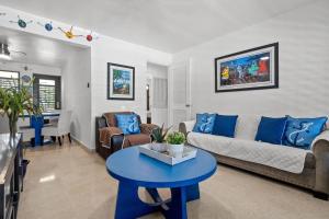 Χώρος καθιστικού στο Near Luquillo Beach Complimentary Parking Ac +11 φωτογραφίες