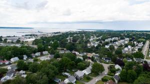 Fotografie z fotogalerie ubytování Newport Beach House with Huge Yard v destinaci Middletown