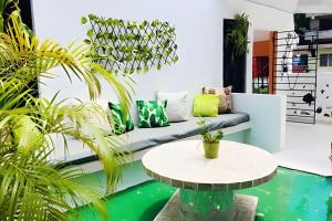 a living room with a couch and a table at Apartamento entero en Samaná Los tios 1 y 2 in Santa Bárbara de Samaná
