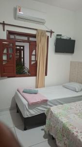Una cama o camas en una habitación de Pousadinha Litoral 3 fotos más