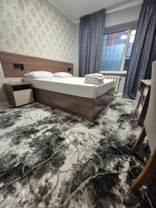 Katil atau katil-katil dalam bilik di Hotel City rooms Bogenbay